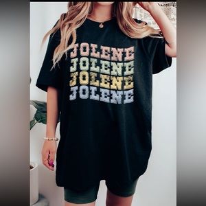DOLLY PARTON JOLENE, JOLENE, JOLENE, JOLENE GRAPHIC TEE 💖IN STORES💖